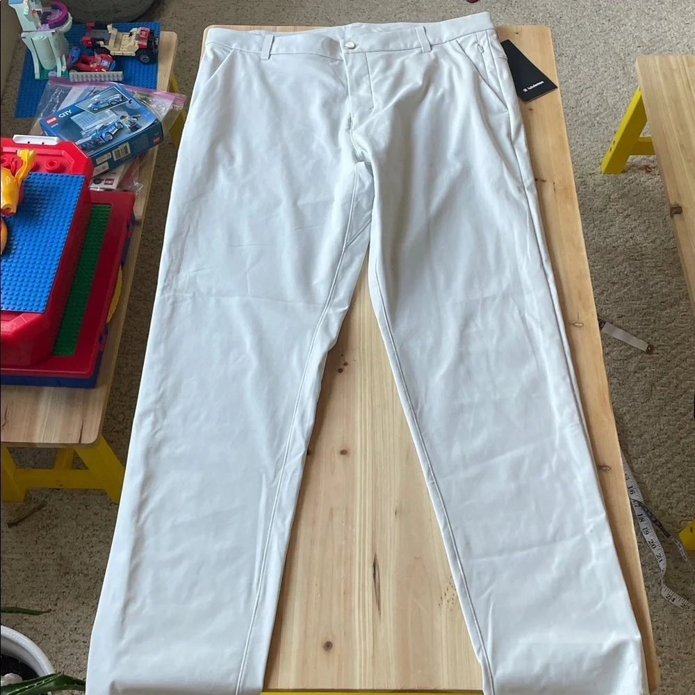NWT Lululemon athletica Men's Light Gray Commision Pant Classic 34